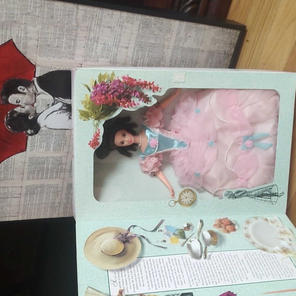 Southern Belle Barbie - Picture 5 of 12